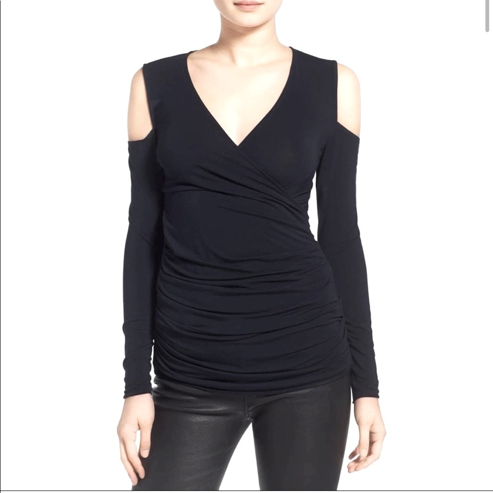 Bailey 44 ruched cold shoulder top - black M